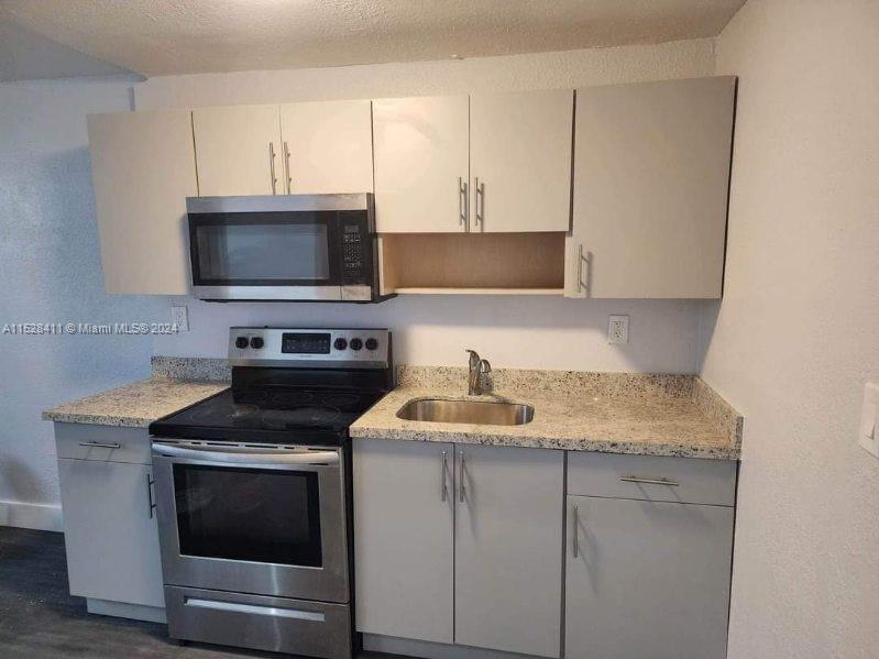 421 NW 12th St