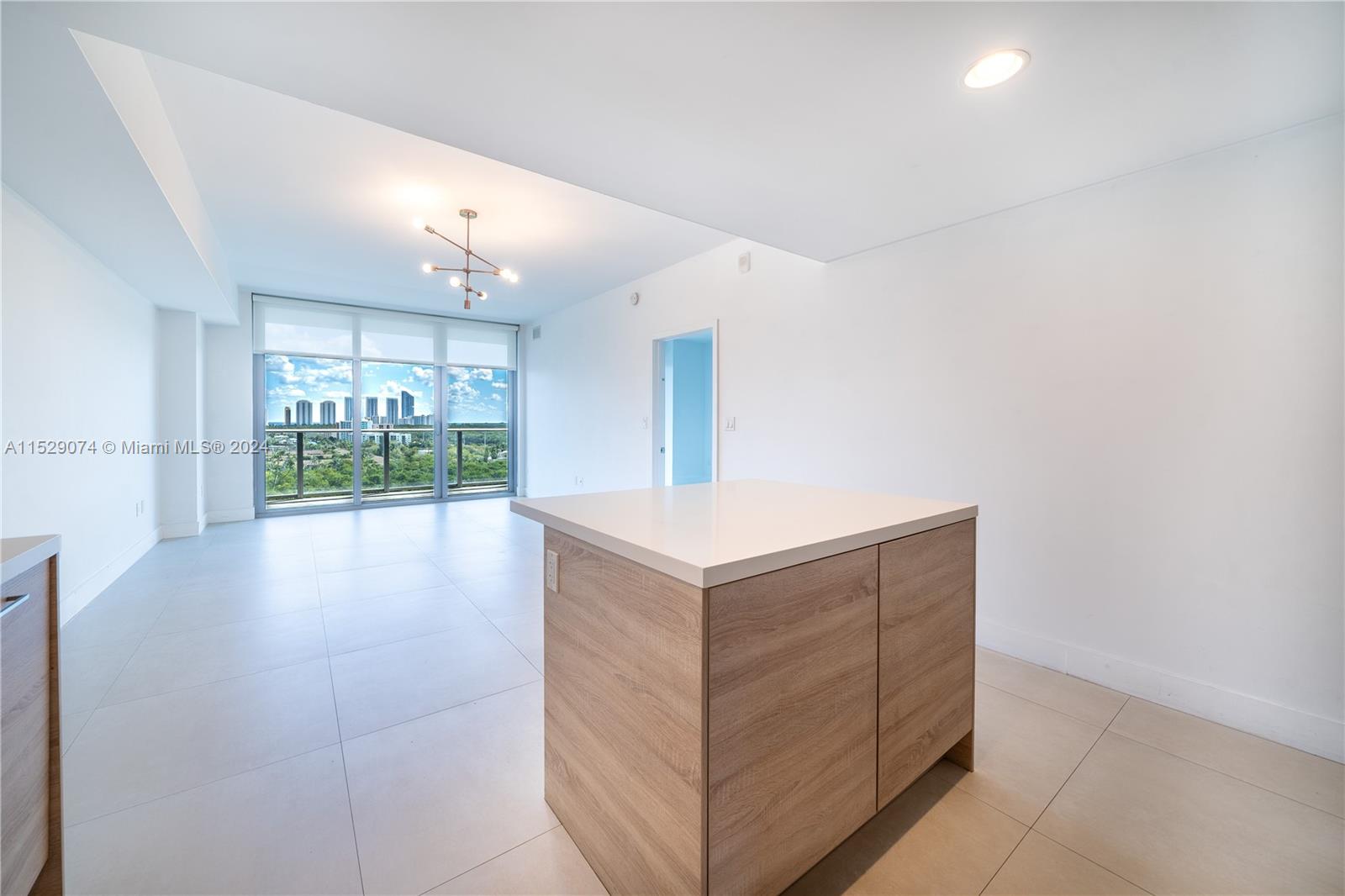 THE HARBOUR SOUTH CONDO - Residential