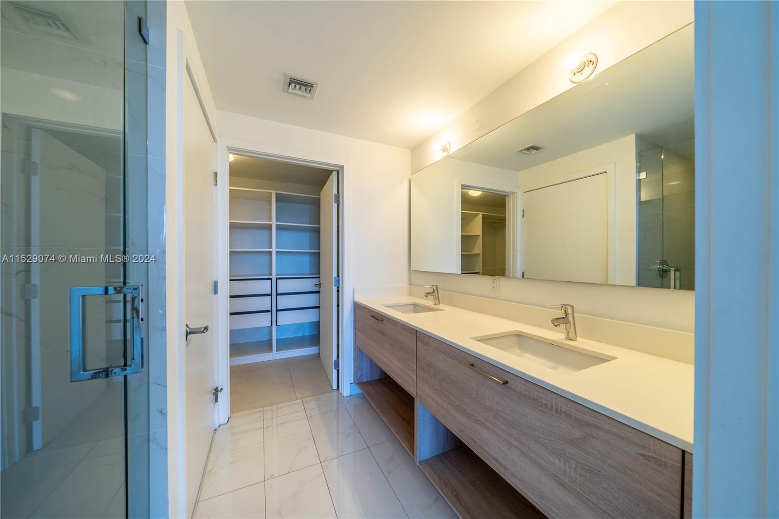 THE HARBOUR SOUTH CONDO - Residential