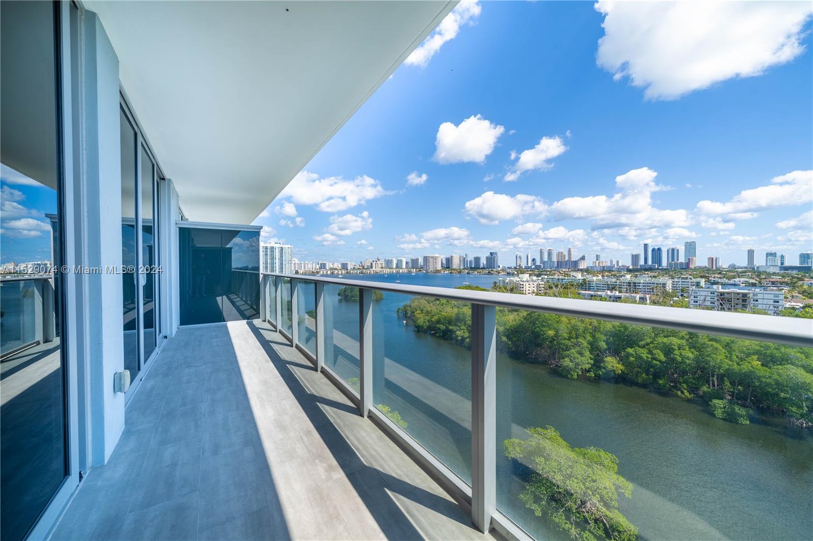 THE HARBOUR SOUTH CONDO - Residential
