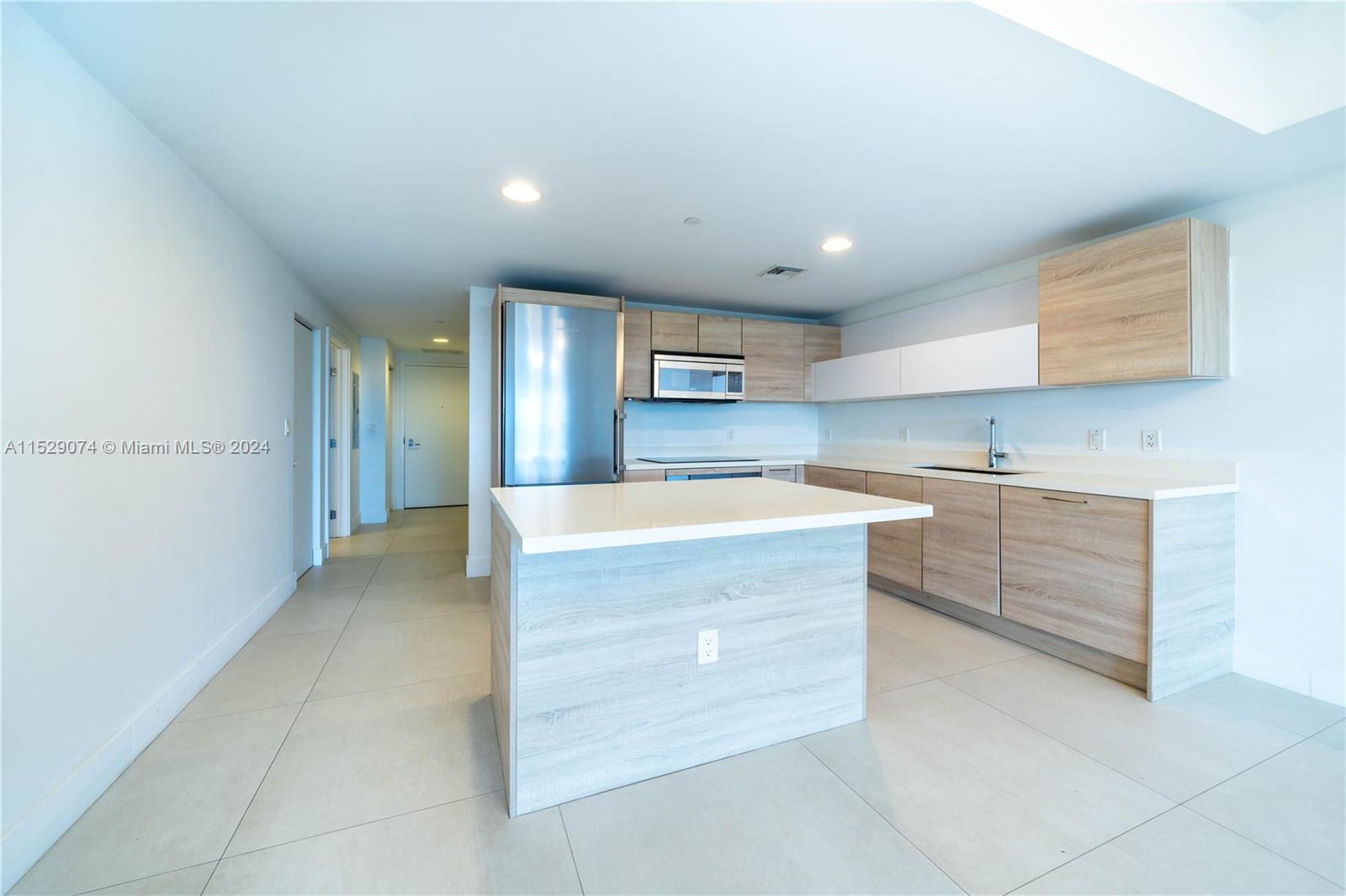 THE HARBOUR SOUTH CONDO - Residential