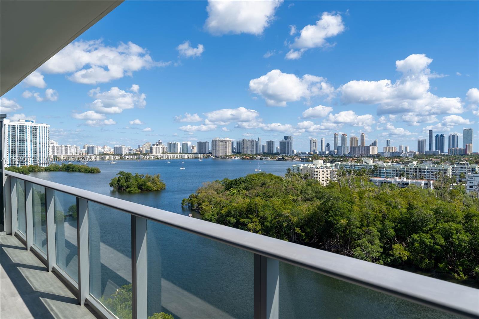 THE HARBOUR SOUTH CONDO - Residential