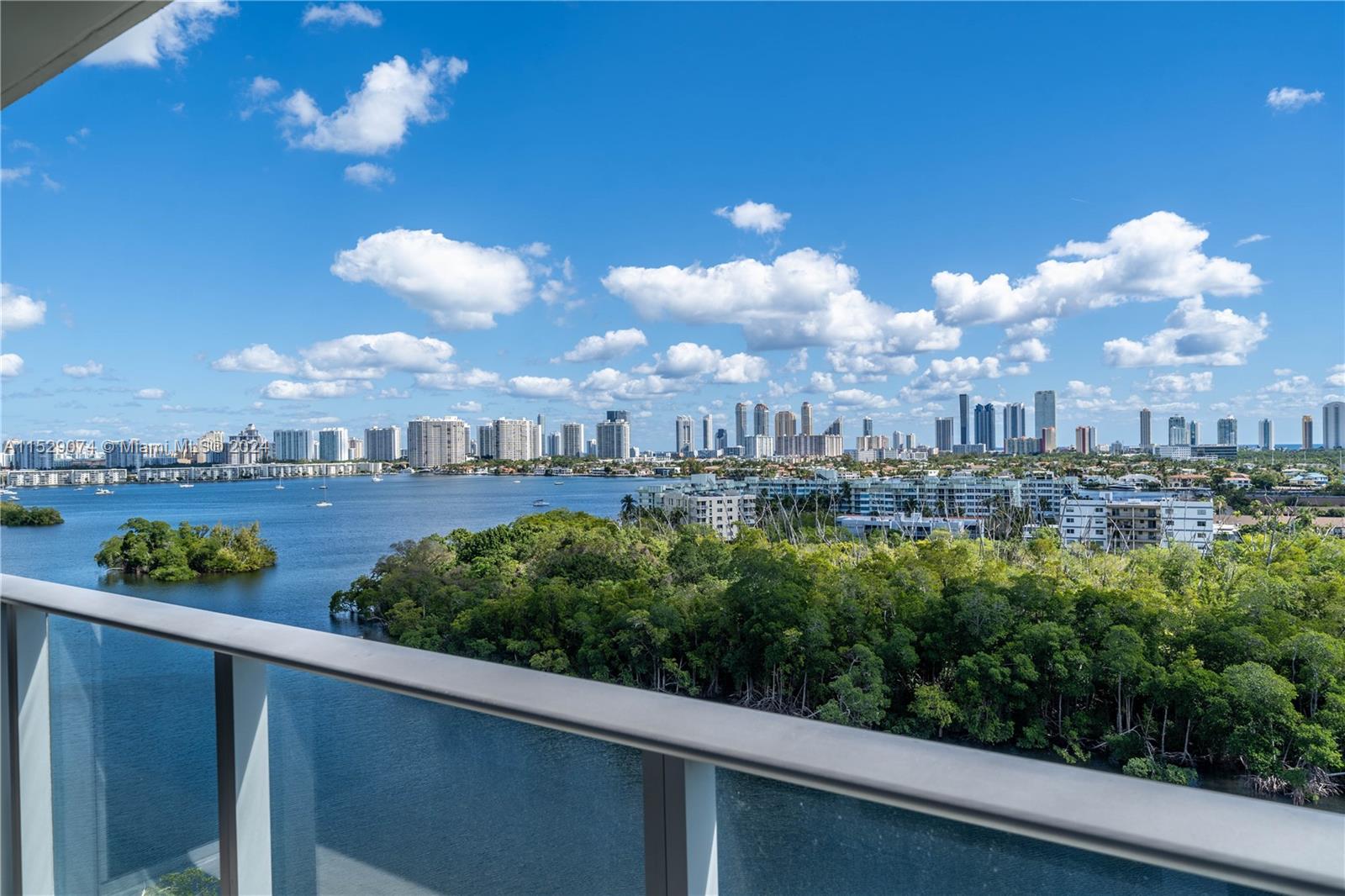 THE HARBOUR SOUTH CONDO - Residential