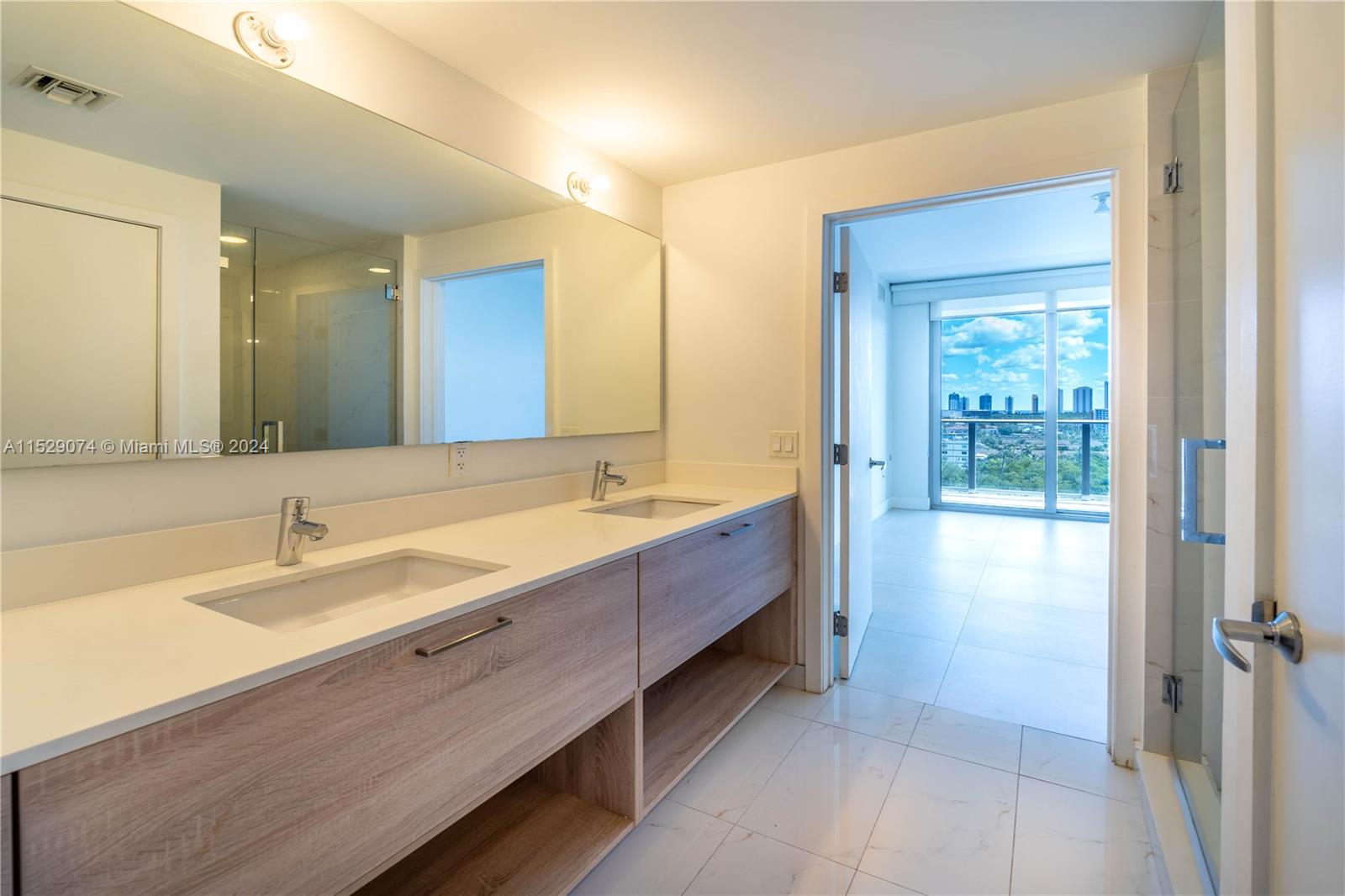 THE HARBOUR SOUTH CONDO - Residential