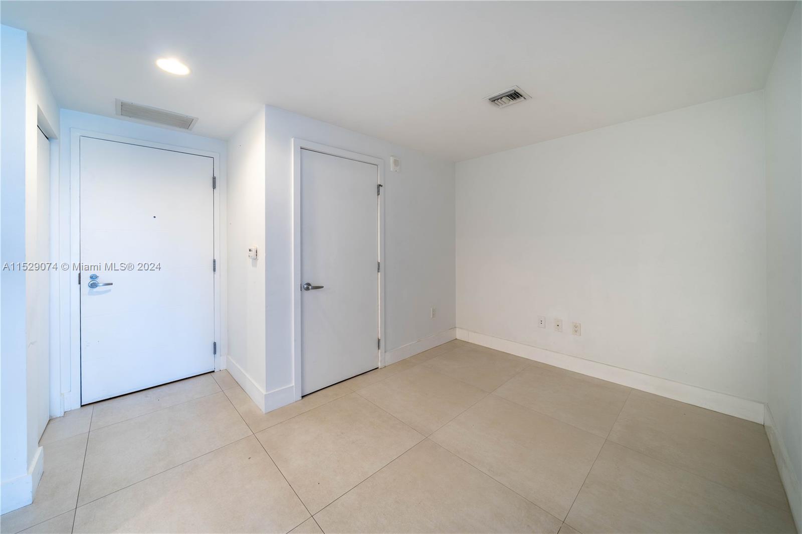 THE HARBOUR SOUTH CONDO - Residential