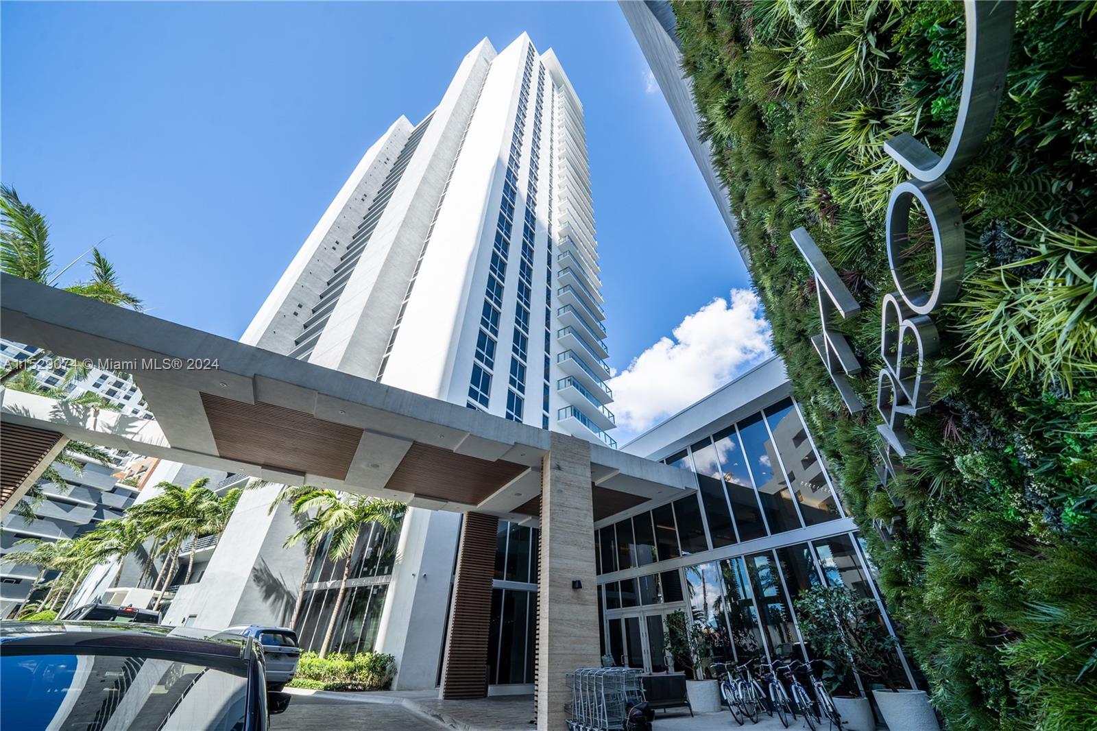 THE HARBOUR SOUTH CONDO - Residential