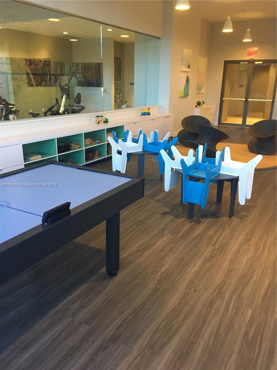 THE HARBOUR SOUTH CONDO - Residential