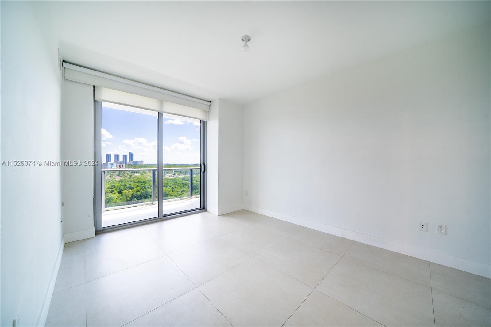 THE HARBOUR SOUTH CONDO - Residential