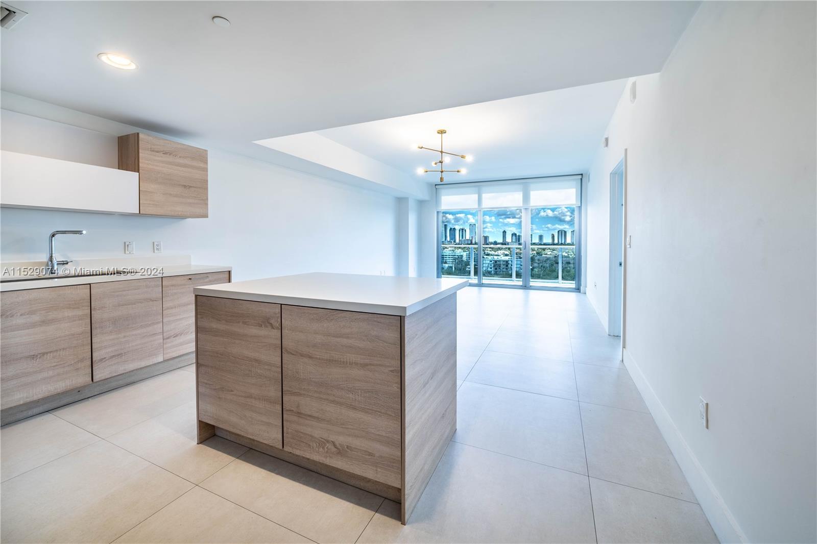 THE HARBOUR SOUTH CONDO - Residential