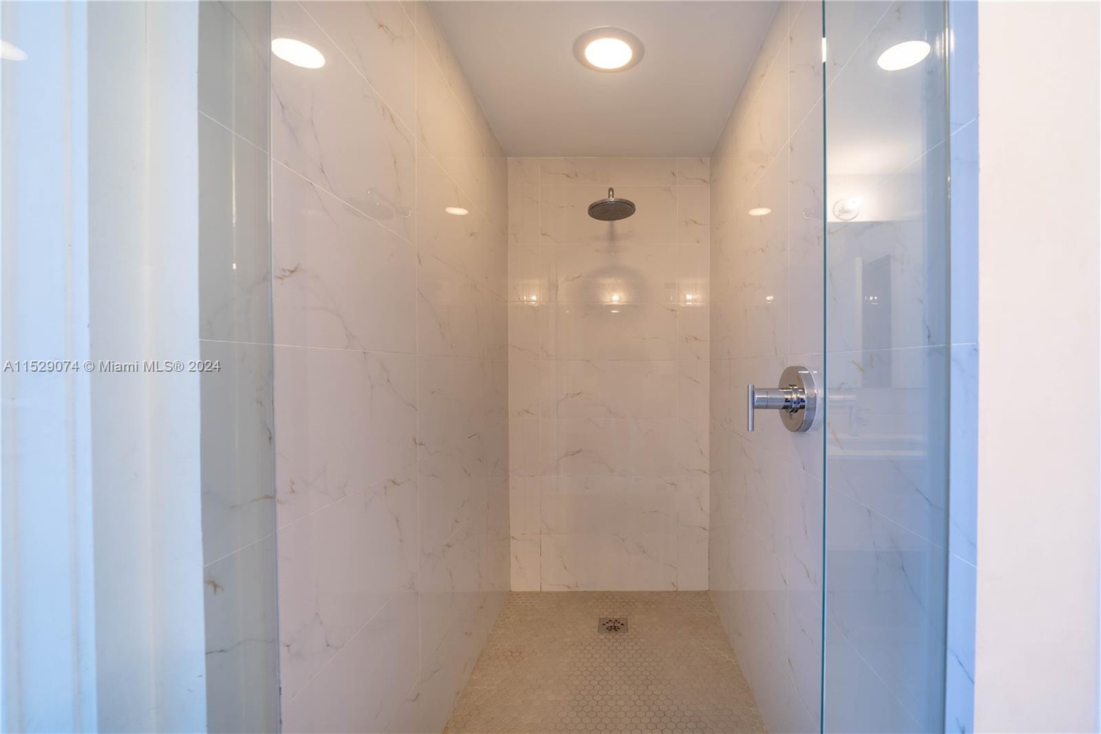 THE HARBOUR SOUTH CONDO - Residential