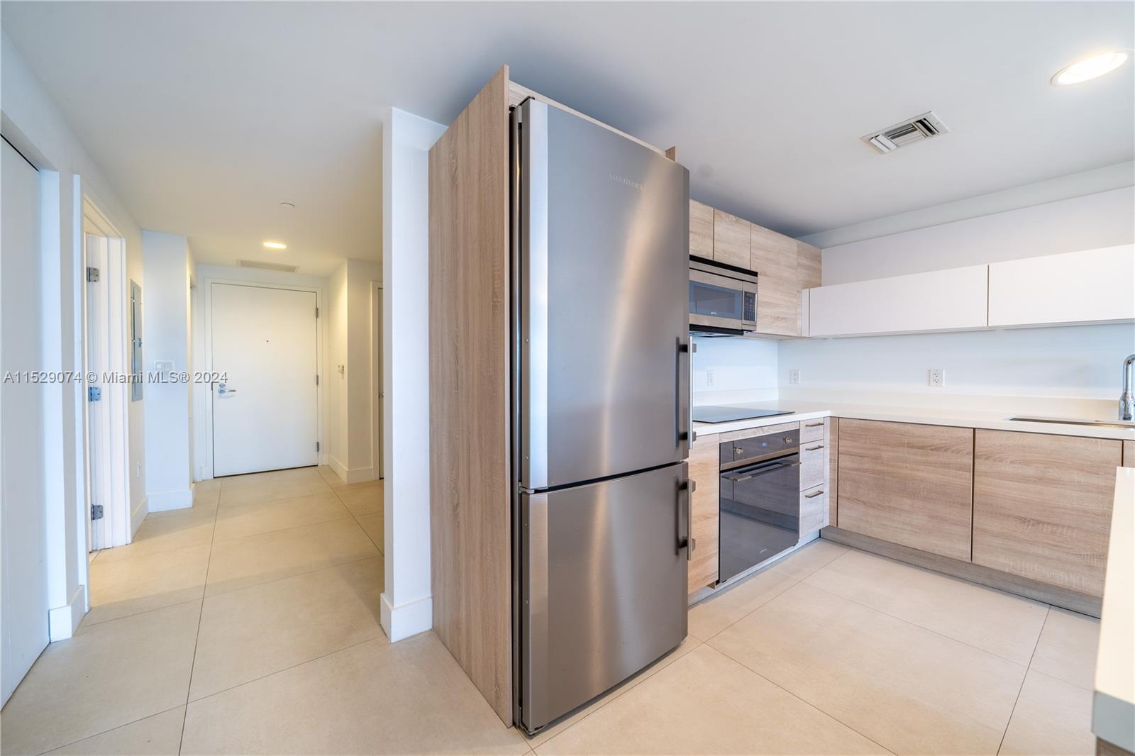 THE HARBOUR SOUTH CONDO - Residential