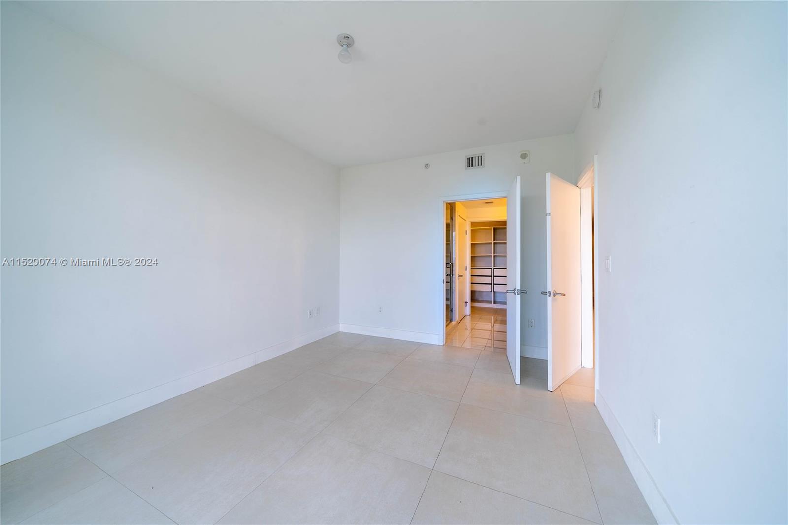 THE HARBOUR SOUTH CONDO - Residential