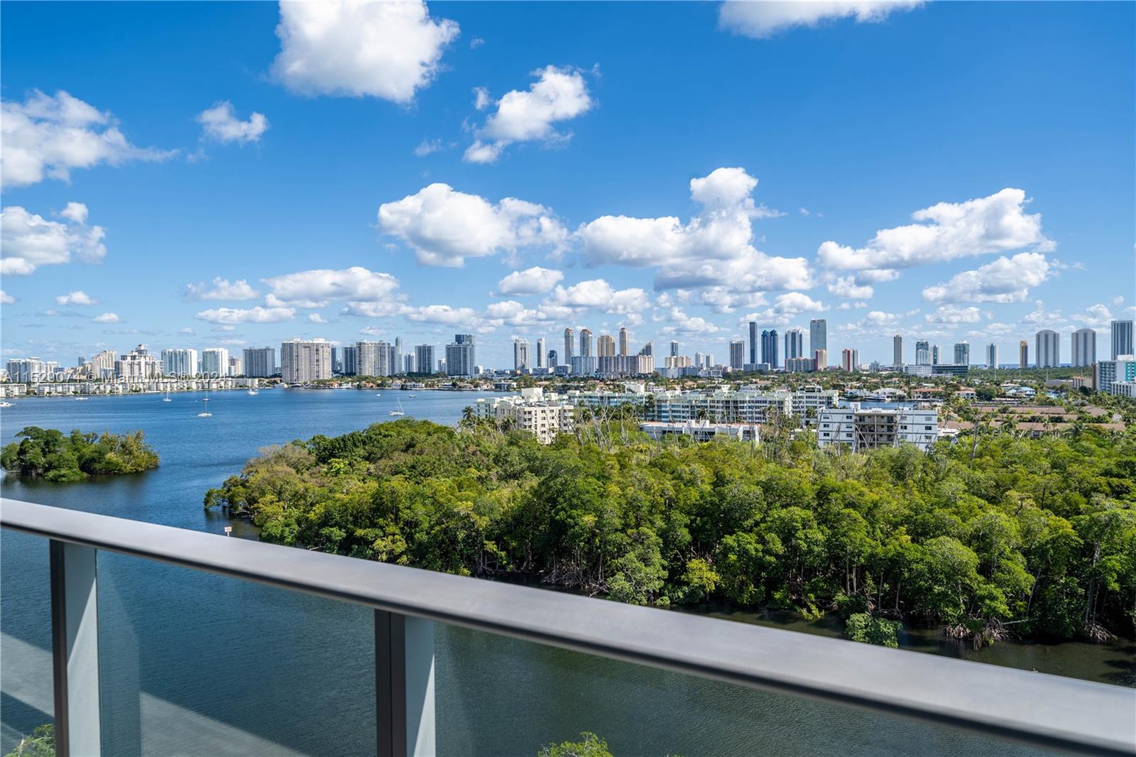 THE HARBOUR SOUTH CONDO - Residential