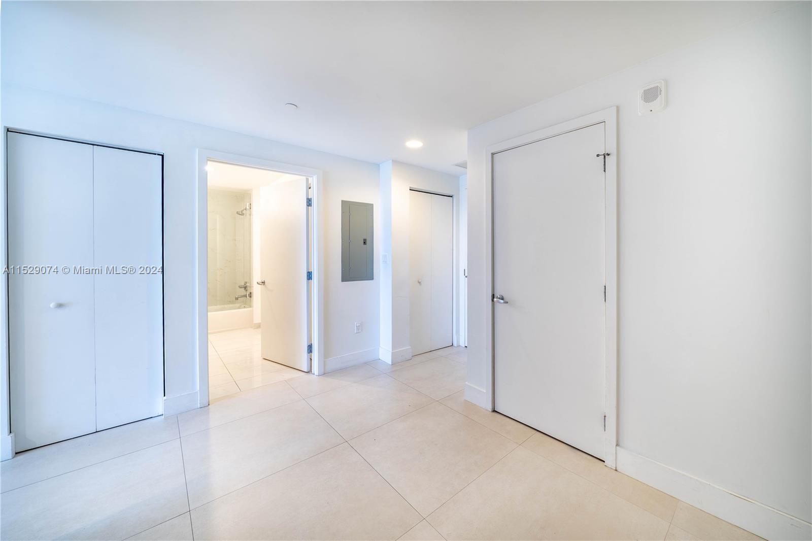 THE HARBOUR SOUTH CONDO - Residential