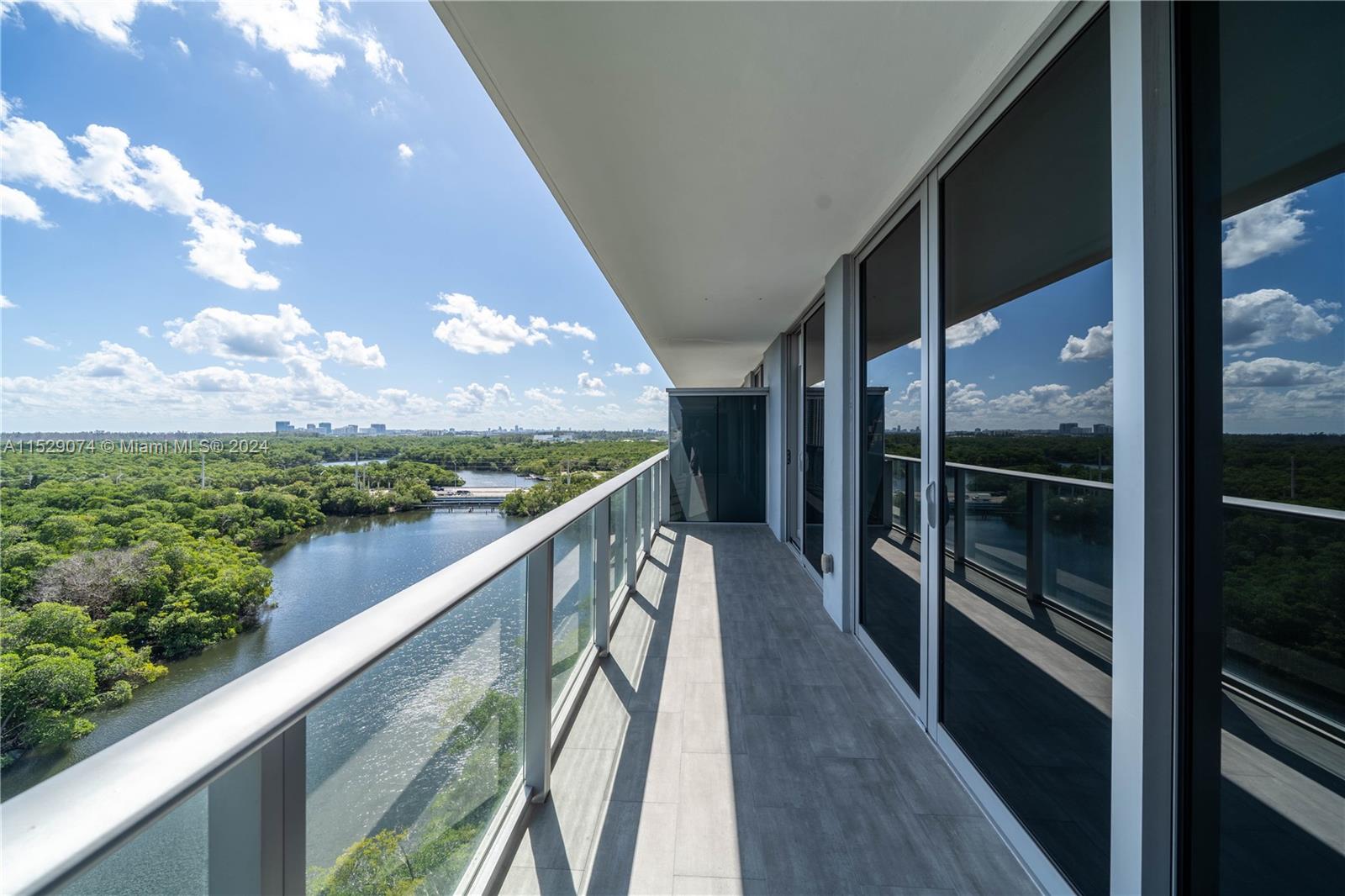 THE HARBOUR SOUTH CONDO - Residential