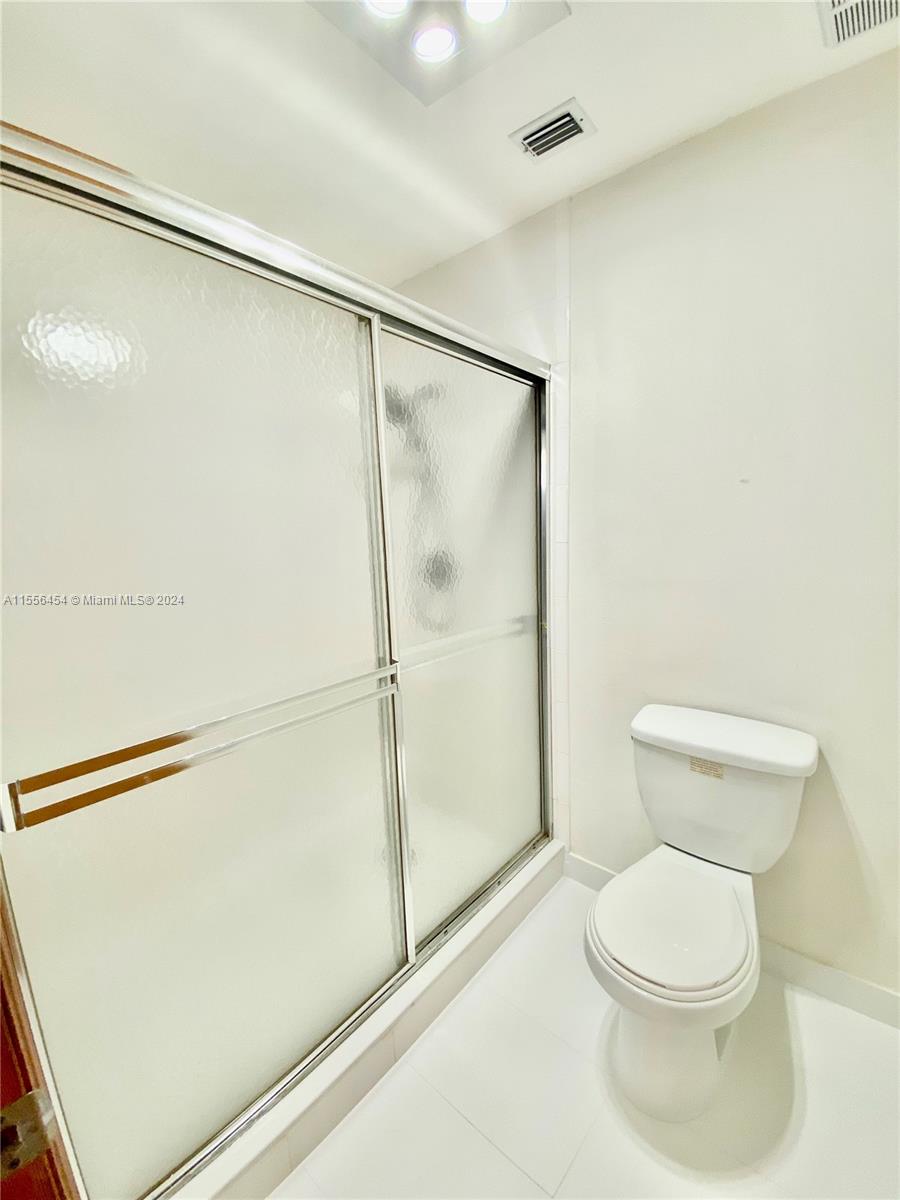 DAMIAN GALLOWAY ESTATES - Residential Lease
