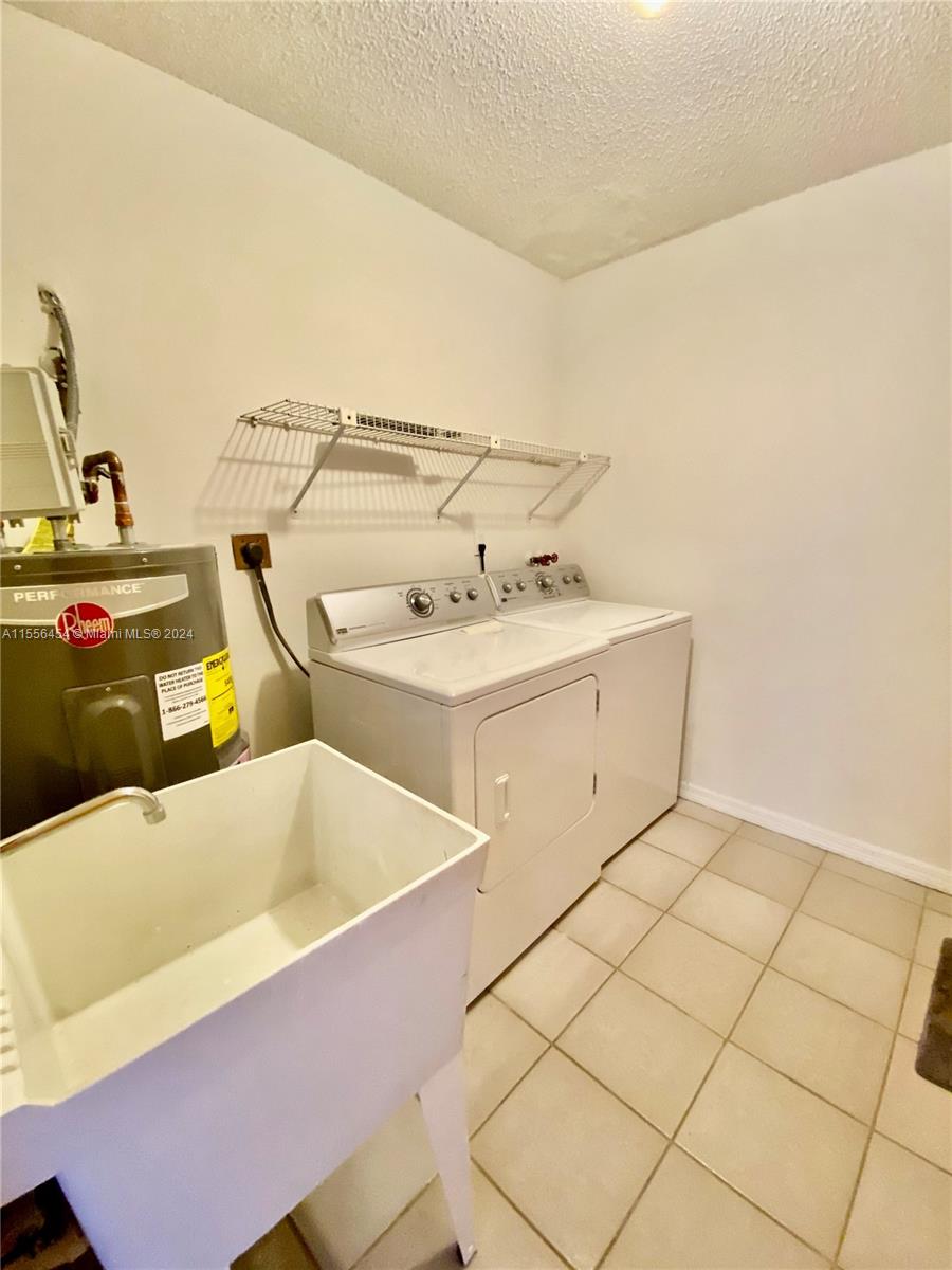 DAMIAN GALLOWAY ESTATES - Residential Lease