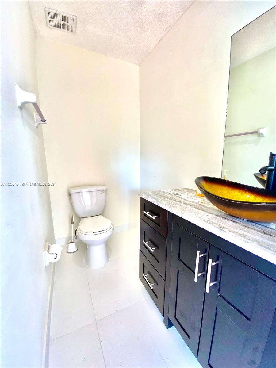 DAMIAN GALLOWAY ESTATES - Residential Lease