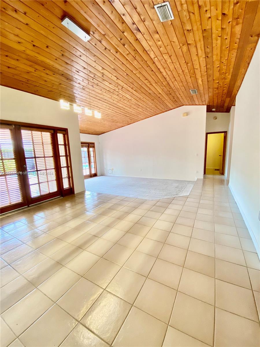 DAMIAN GALLOWAY ESTATES - Residential Lease