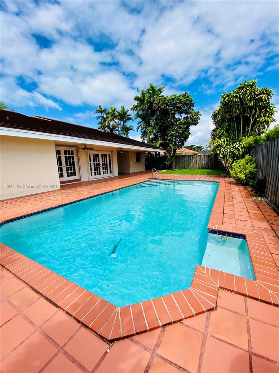 DAMIAN GALLOWAY ESTATES - Residential Lease