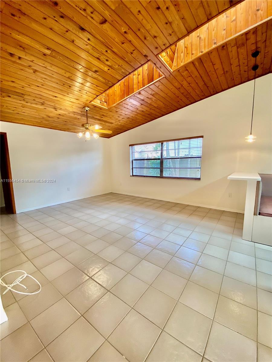 DAMIAN GALLOWAY ESTATES - Residential Lease