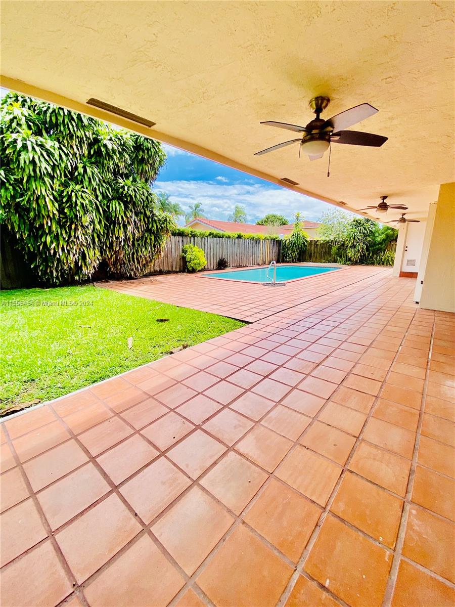 DAMIAN GALLOWAY ESTATES - Residential Lease