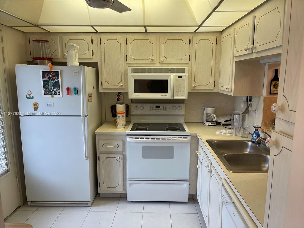 Photo of 319 NE 14th Ave #306, Hallandale Beach, FL 33009 (MLS # A11377621)