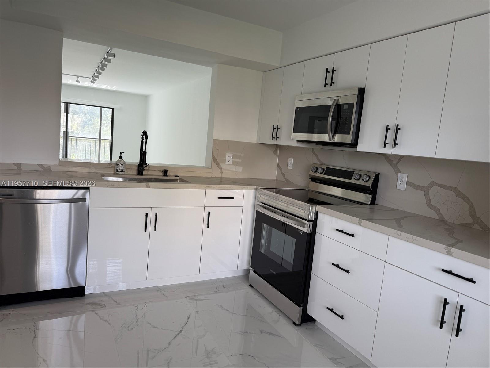 HUNTINGTON LAKES SEC FIVE - Residential