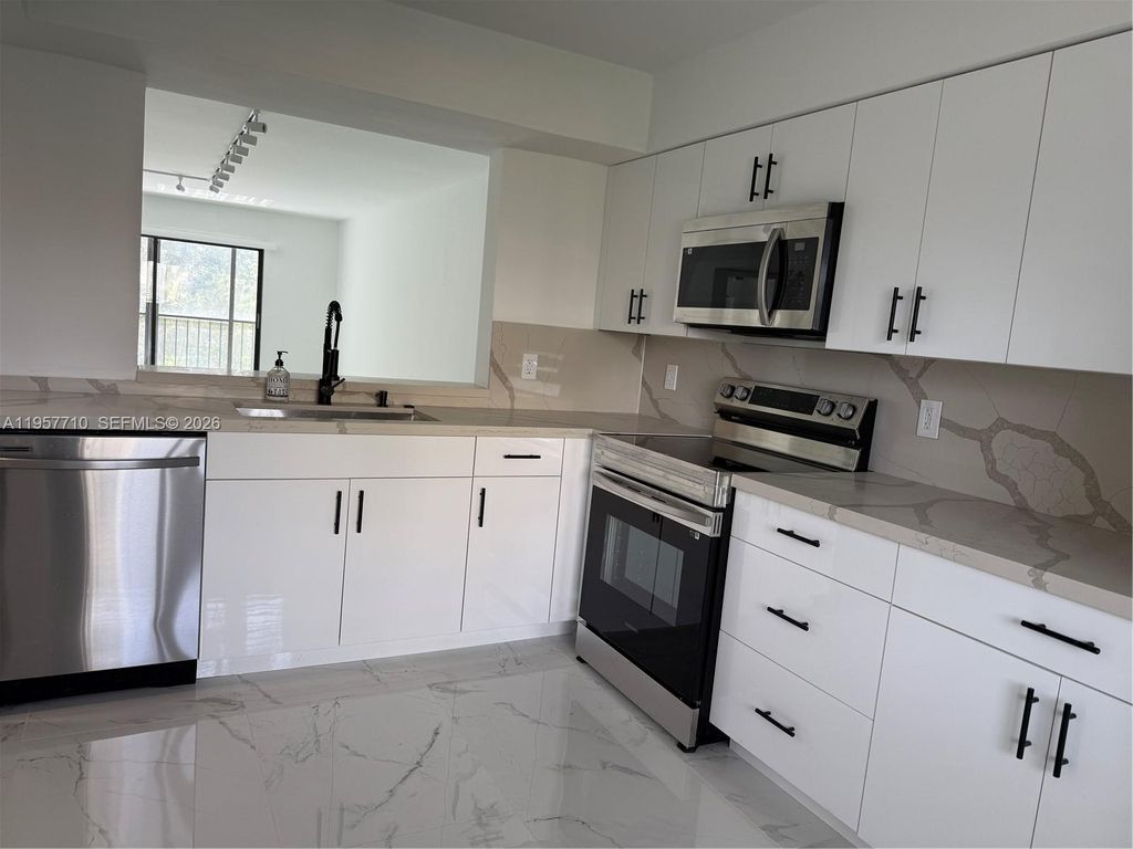 Photo of 7290 Kinghurst Dr #306, Delray Beach, FL 33446 (MLS # A11957710)