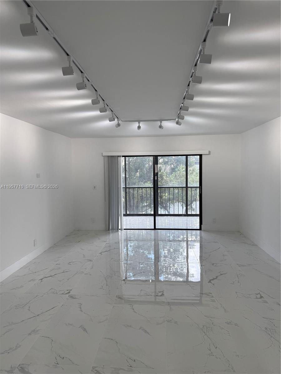 HUNTINGTON LAKES SEC FIVE - Residential