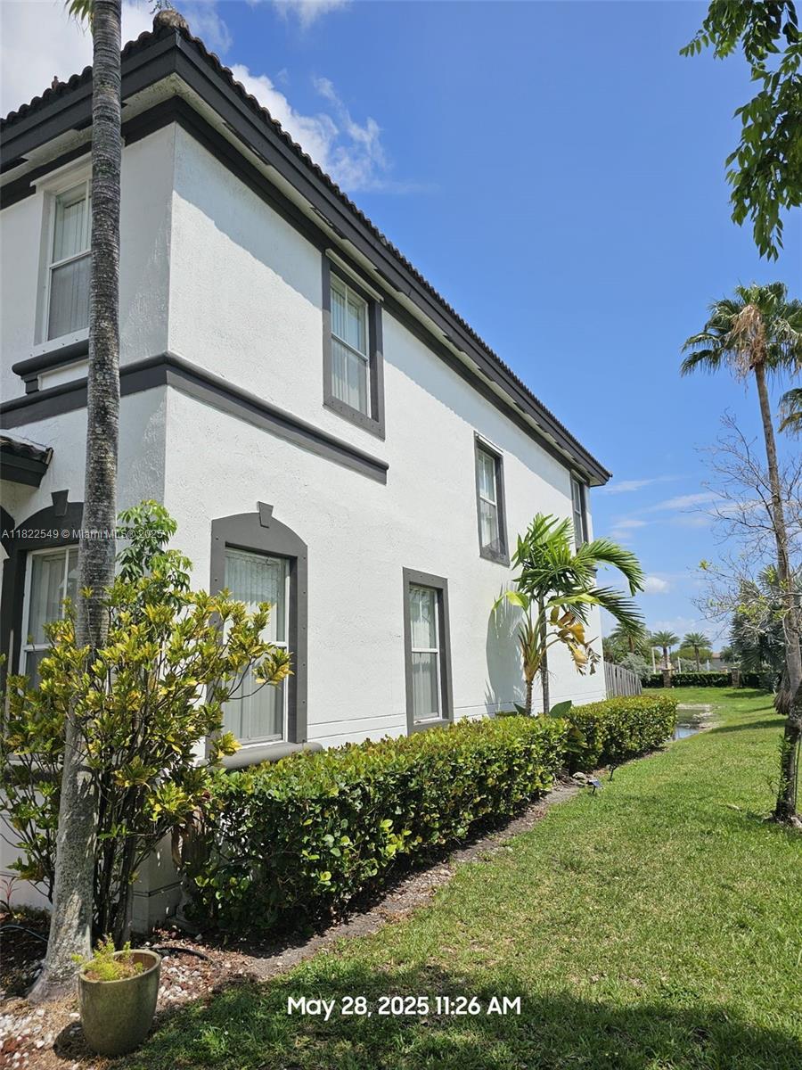 11401 NW 76th Ter