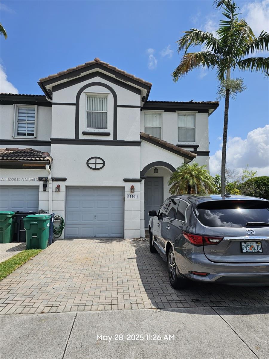 11401 NW 76th Ter