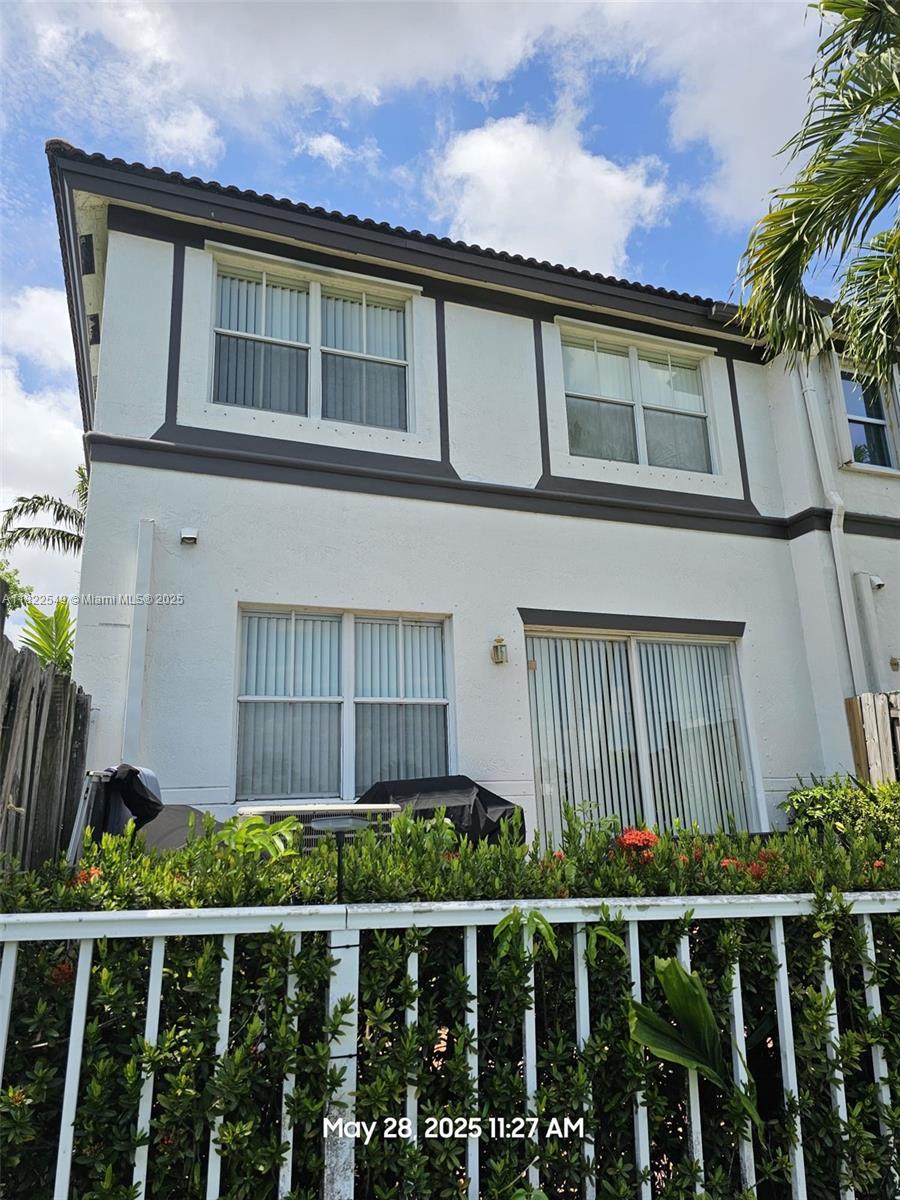 Property for Sale at 11401 Nw 76th Ter, Doral, Miami-Dade County, Florida - Bedrooms: 4 
Bathrooms: 3  - $599,000