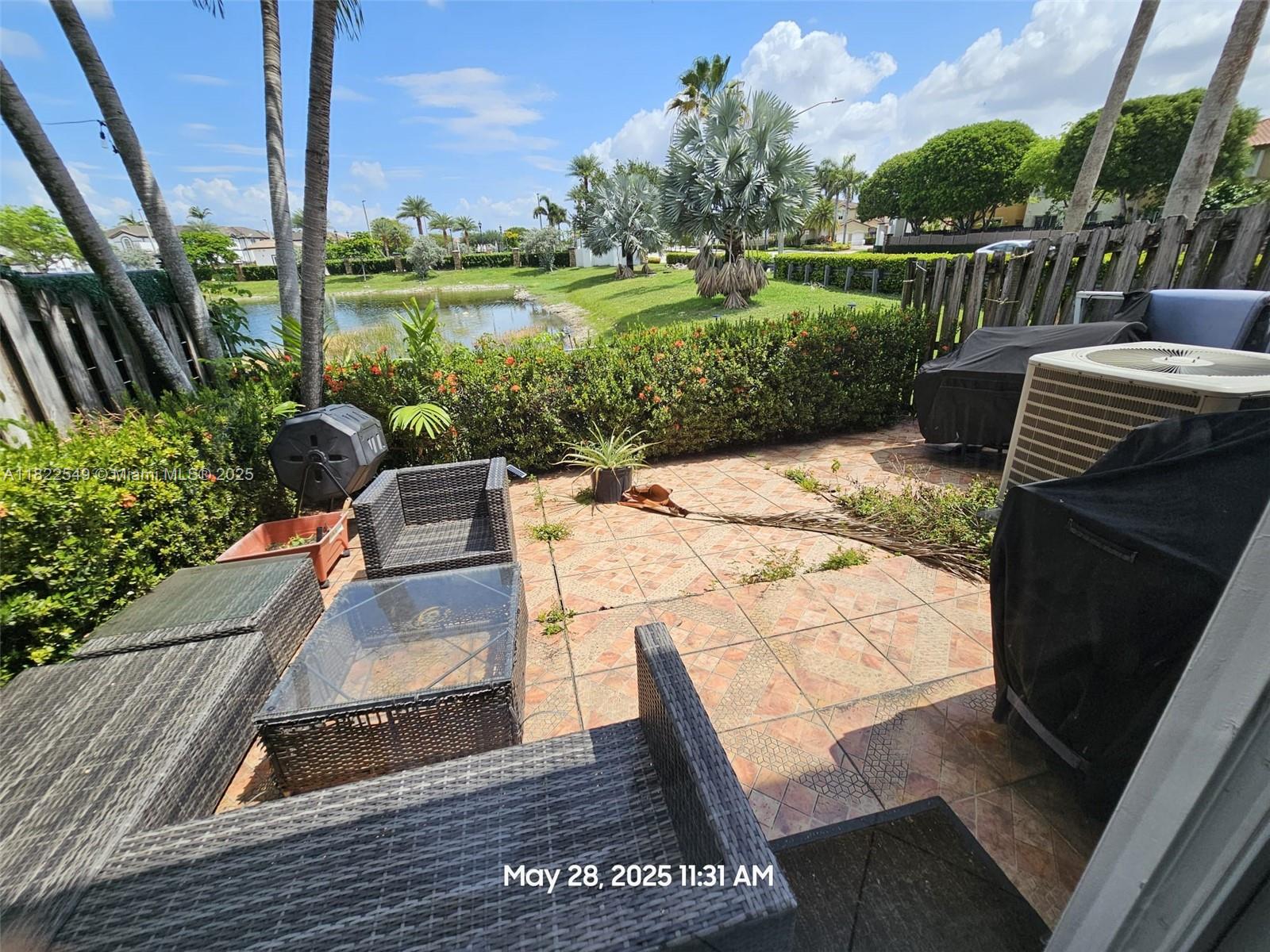 11401 NW 76th Ter