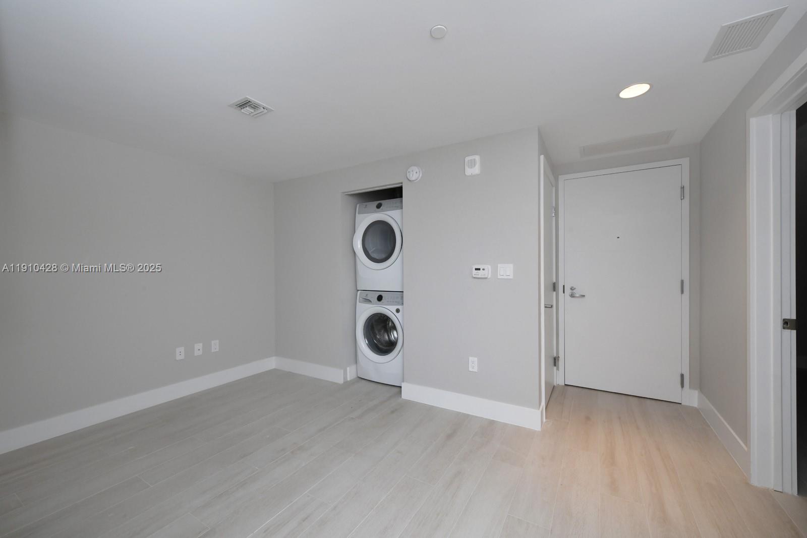 THE HARBOUR SOUTH CONDO - Residential