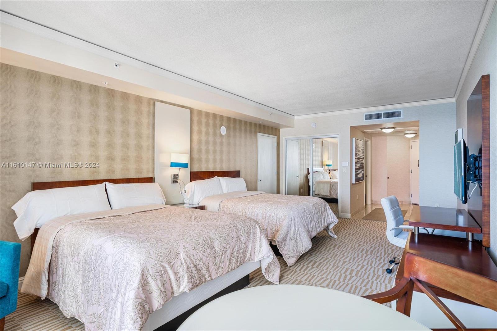 TRUMP INTERNATIONAL SONES - Residential