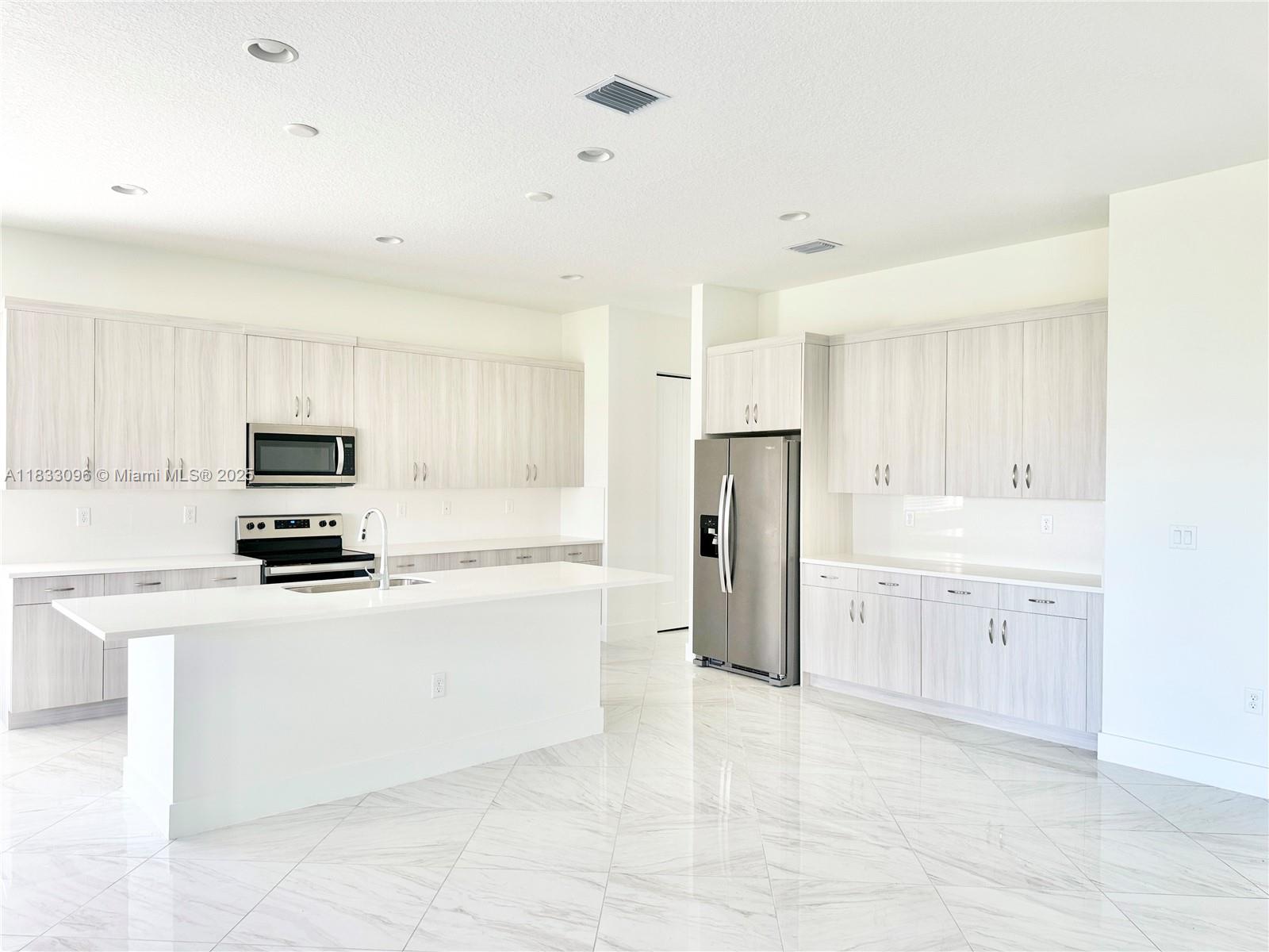 5048 Gambero Way