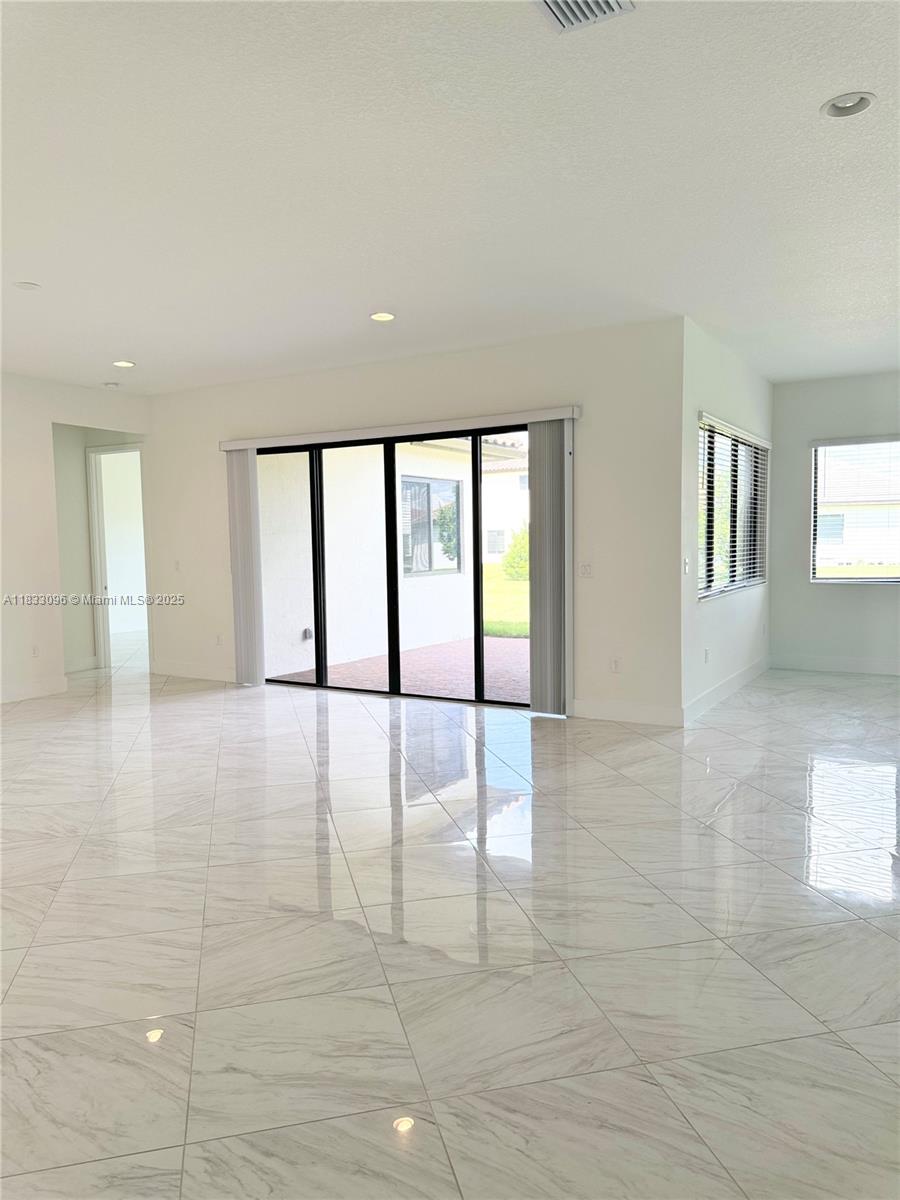 MAPLE RIDGE - Residential