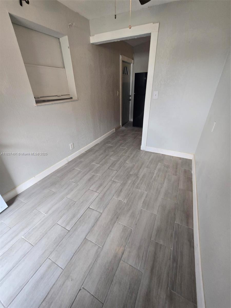 Great affordable Efficiency in Carol City, Miami Gardens. All utilities included.