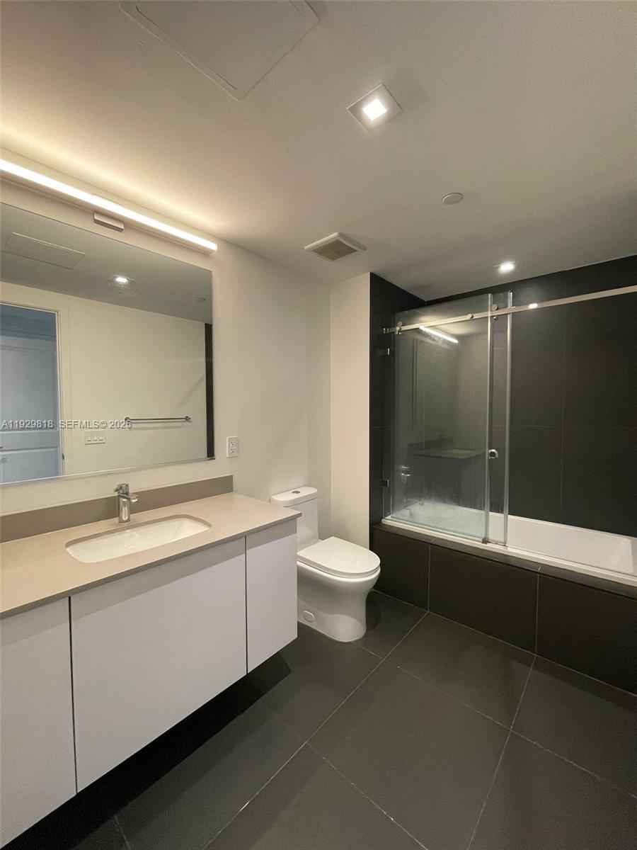 CANVAS CONDO - Residential