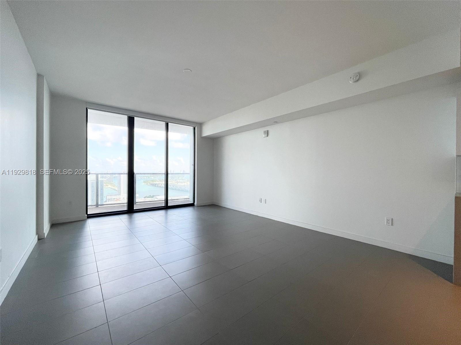 CANVAS CONDO - Residential