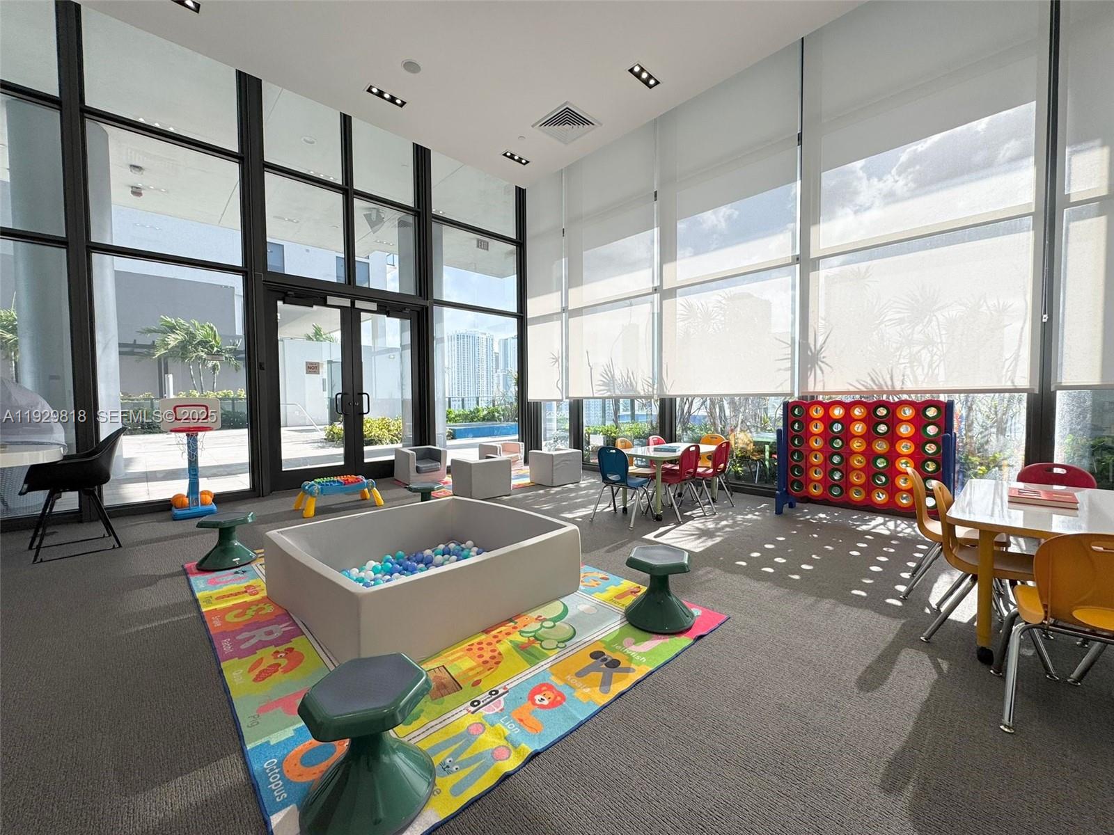 CANVAS CONDO - Residential