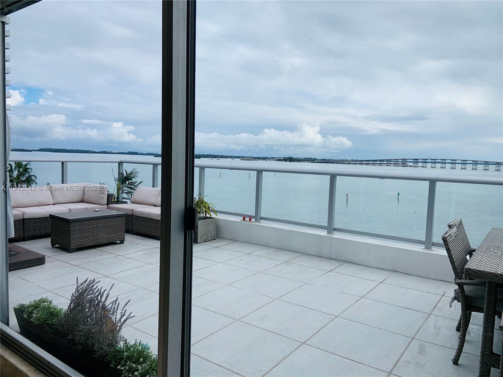 THE PALACE CONDO - Residential