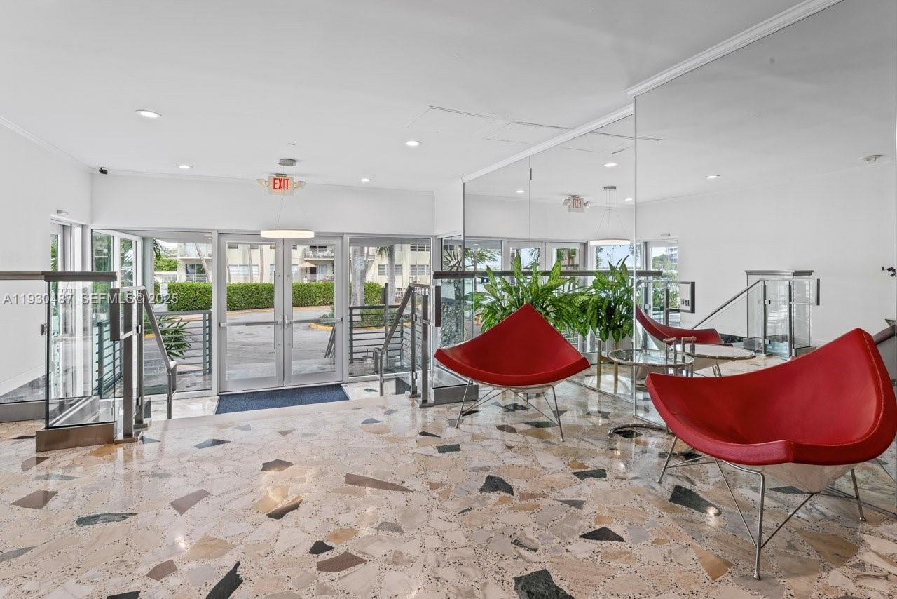 LINCOLN BAY TOWERS CONDO - Residential