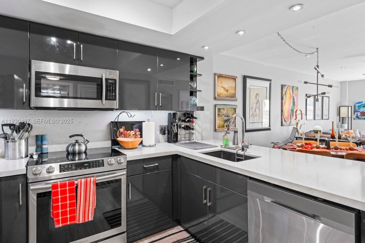 LINCOLN BAY TOWERS CONDO - Residential