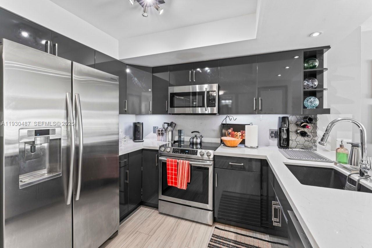 LINCOLN BAY TOWERS CONDO - Residential