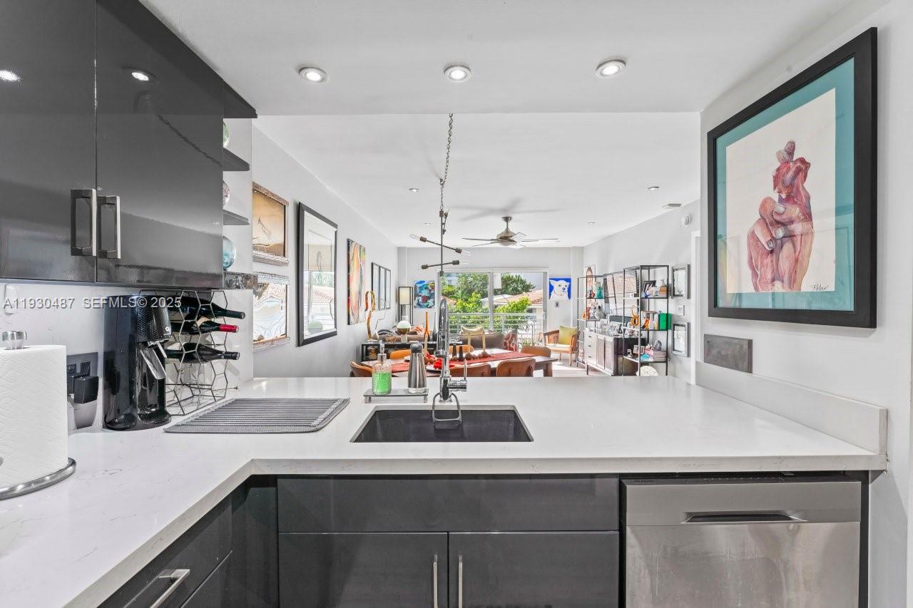 LINCOLN BAY TOWERS CONDO - Residential