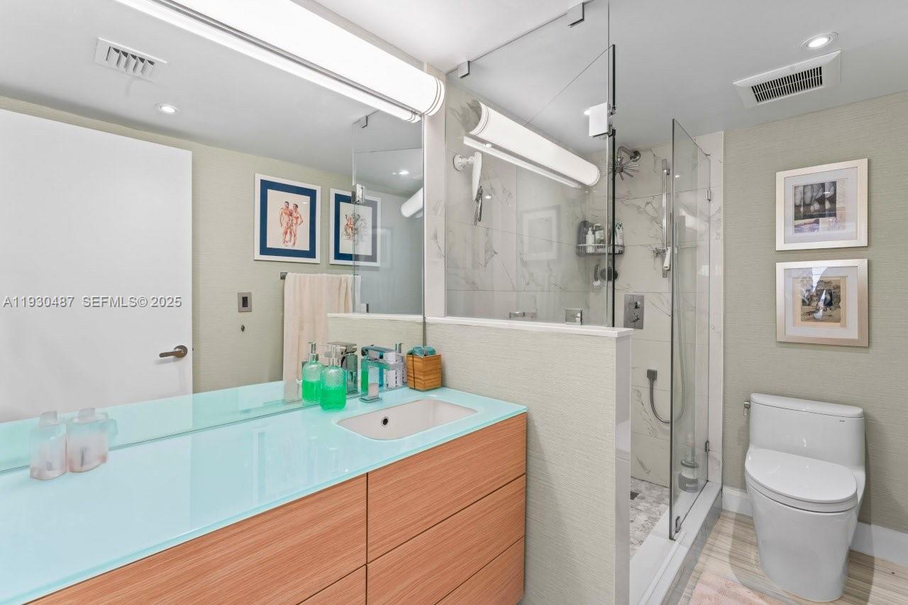 LINCOLN BAY TOWERS CONDO - Residential