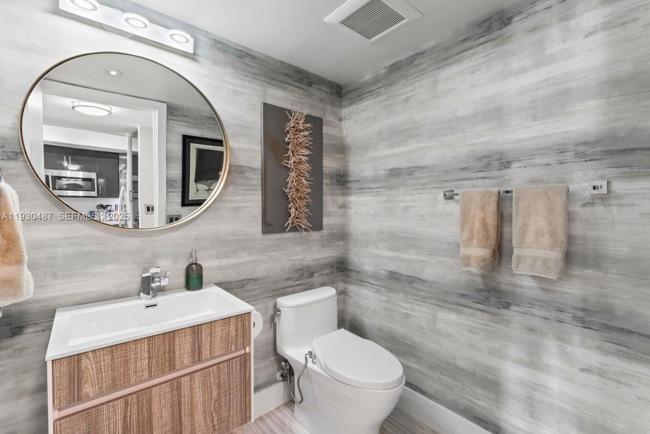 LINCOLN BAY TOWERS CONDO - Residential