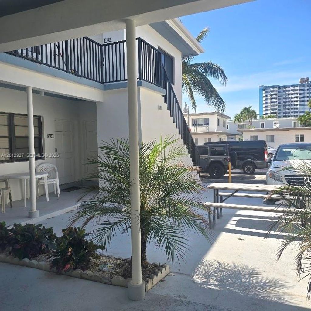 Photo of 322 Harding St #B101, Hollywood, FL 33019 (MLS # A12012927)